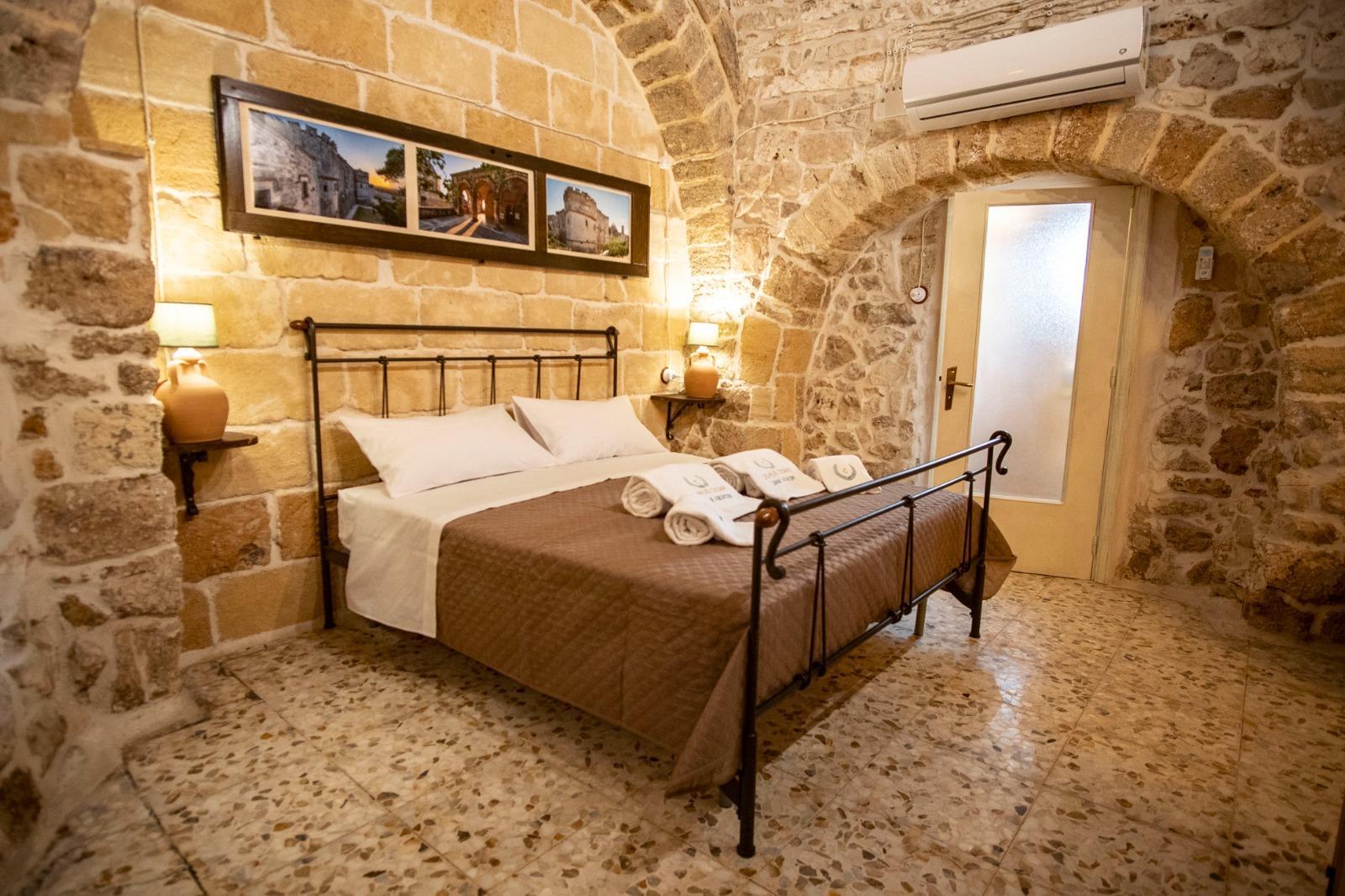 Domus Cesare: Historic Stone With In-room Shower And Outdoor Relaxation Holiday home