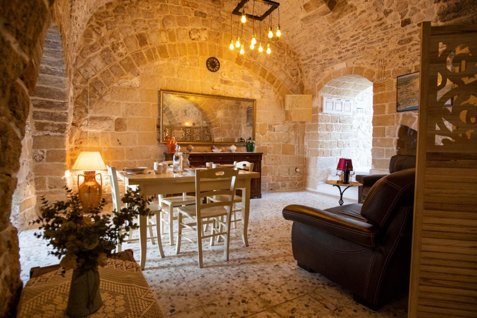 Domus Cesare: Historic Stone With In-room Shower And Outdoor Relaxation Holiday home