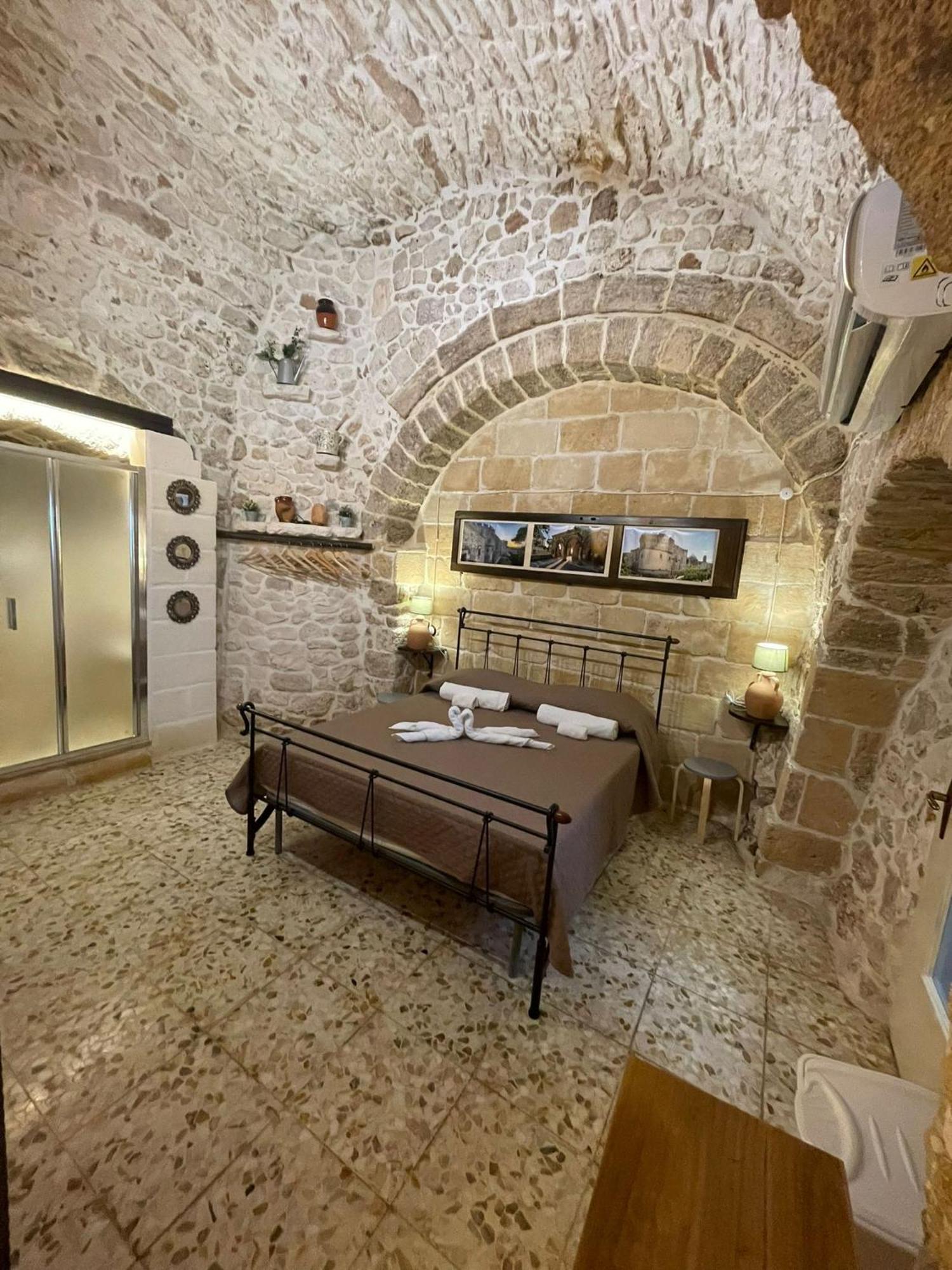 Domus Cesare: Historic Stone With In-room Shower And Outdoor Relaxation *